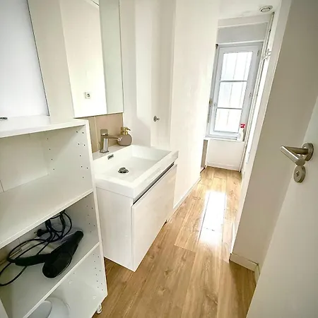 Апартаменты Large Elegant Duplex - 5 Bedroom - Center - Ac