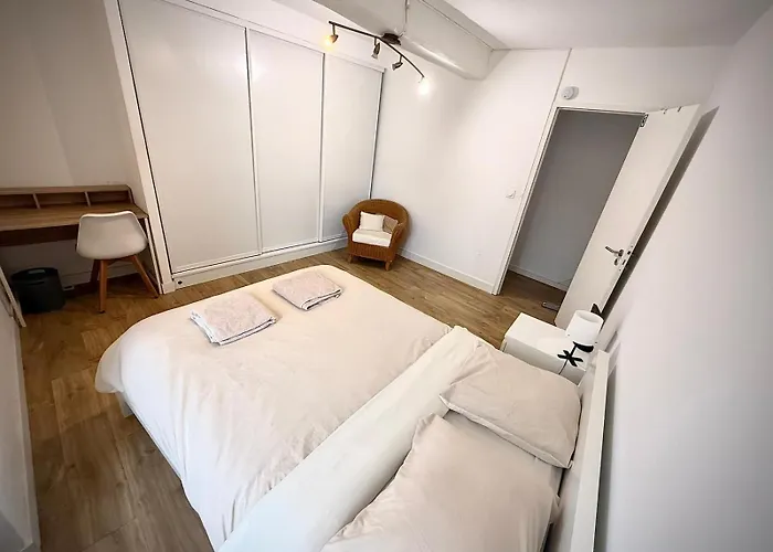 Large Elegant Duplex - 5 Bedroom - Center - Ac Апартаменты *